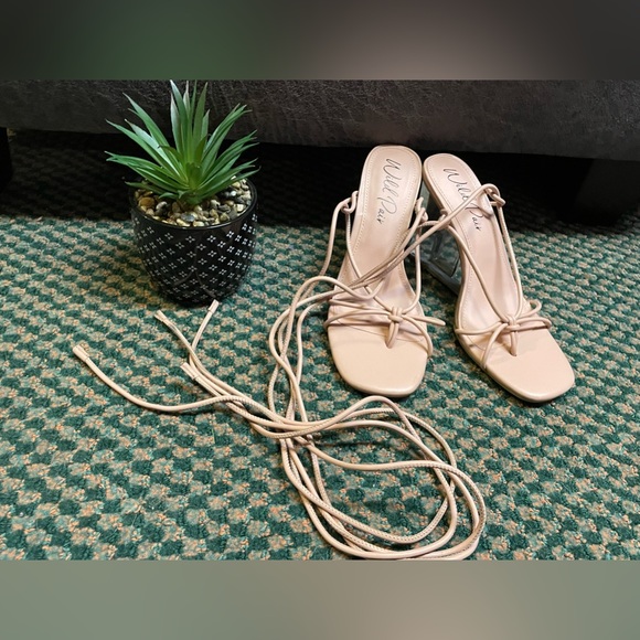 Nwot lace up heels - Picture 3 of 6